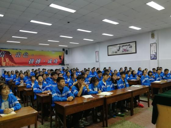 學(xué)生主持換屆大會