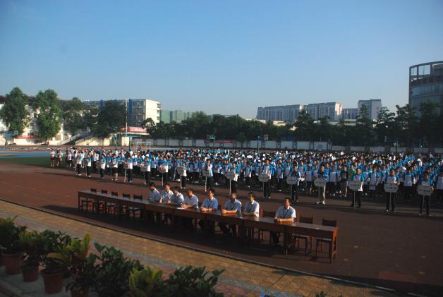 全體師生精神抖擻