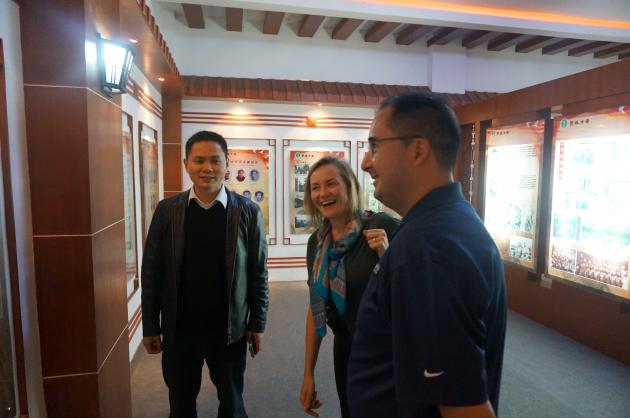 參觀校史陳列室