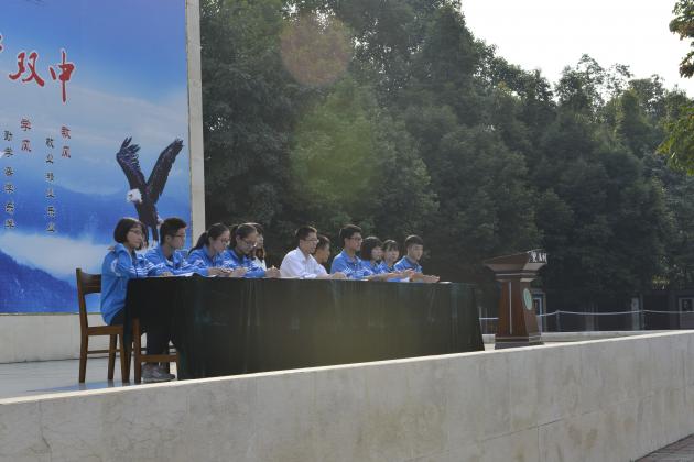 出席會(huì)議的團(tuán)委老師和學(xué)生干部