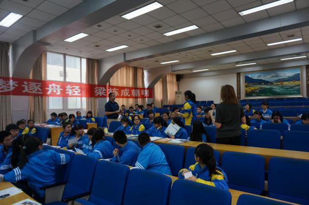 與雙中學子互動