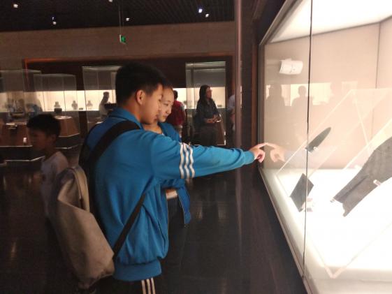 學(xué)員參觀青銅器博物館