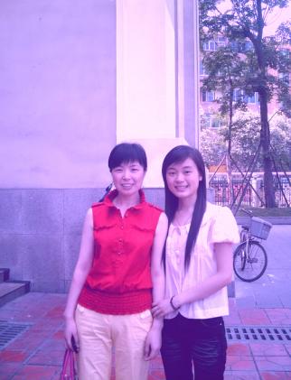 王曉玉老師與08級學(xué)生合影