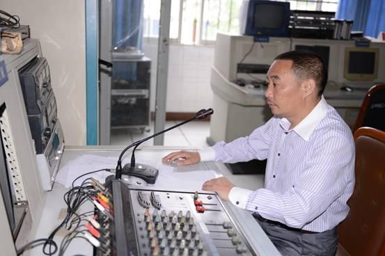 學生處楊成林主任發(fā)放演練指令