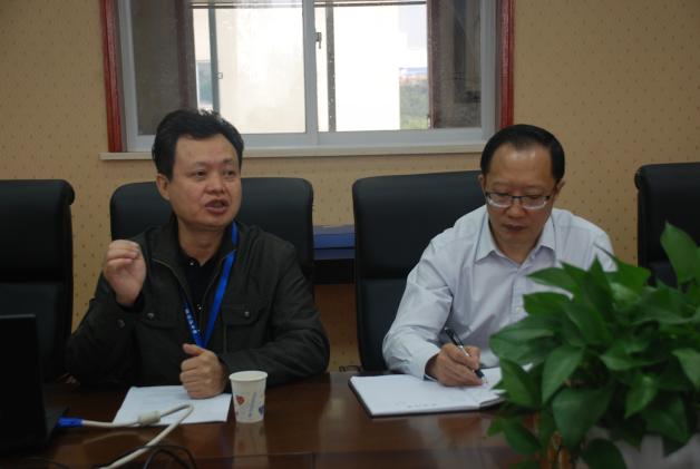 副校長黃鐘作校園信息化試點工作匯報