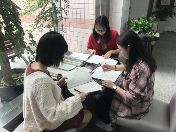 老師們對(duì)作品進(jìn)行打分