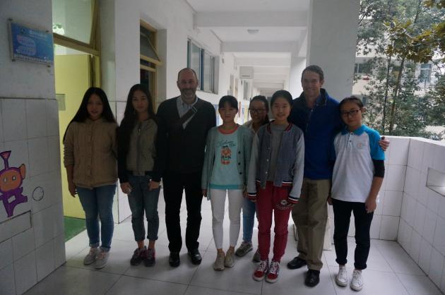 會后與部分學(xué)生合影