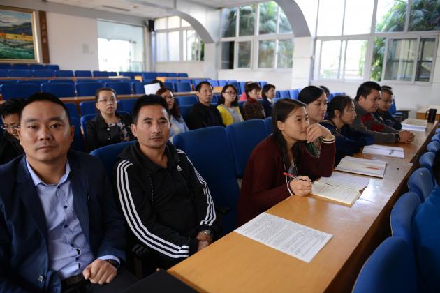 仔細聆聽，認真筆記