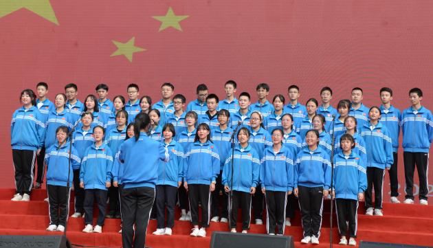 班級(jí)合唱表演