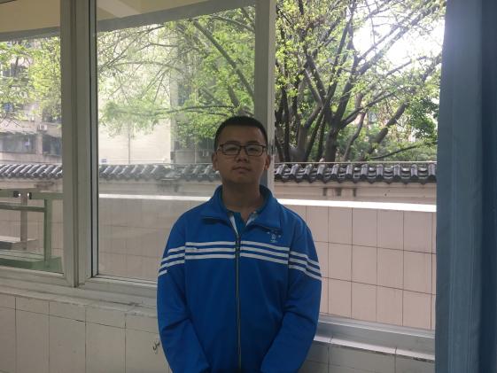 高二3班 何星酉