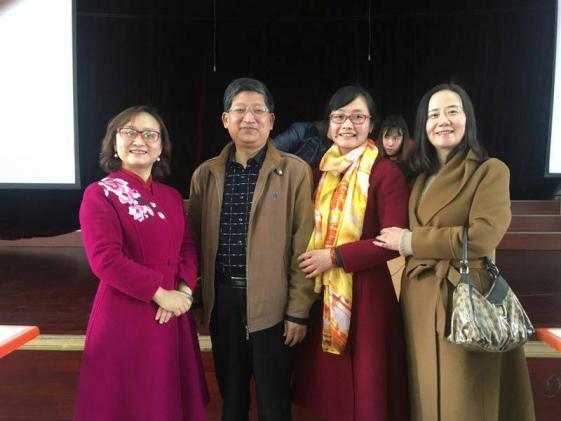 與參會老師合影