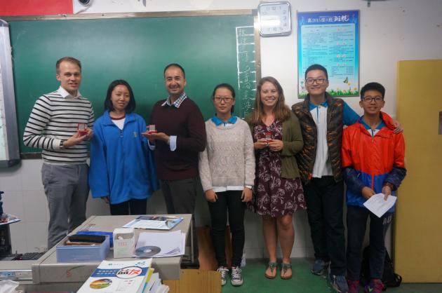 同學(xué)們送上精美禮物