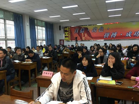 座無虛席的會(huì)議現(xiàn)場