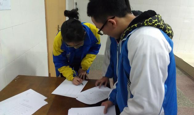 計票員、監(jiān)票員統(tǒng)計選舉結果