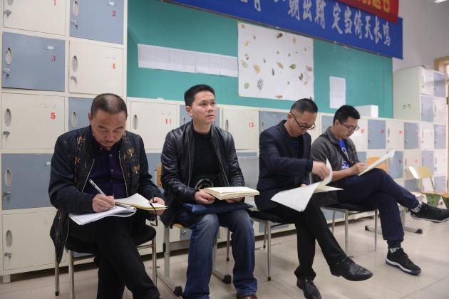 徐天福副校長陪同數(shù)學(xué)研培員聽課