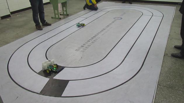 機器人二人接力比賽現(xiàn)場