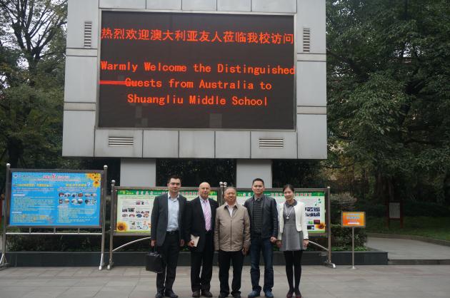 參觀校園 合影留念