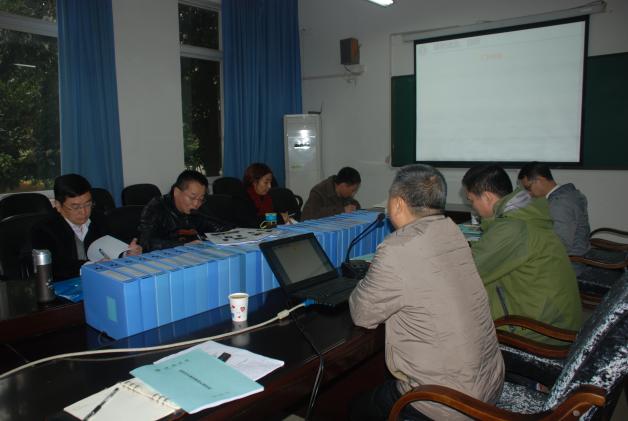 熊校長(zhǎng)報(bào)告