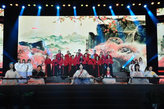 “吟‘風(fēng)華 ”誦’歲月