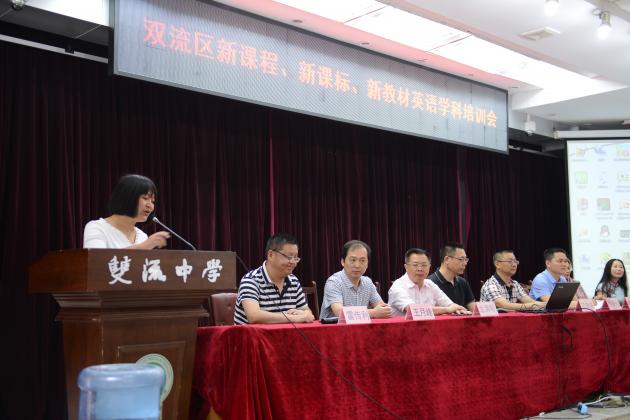 張巧菊主任主持會(huì)議