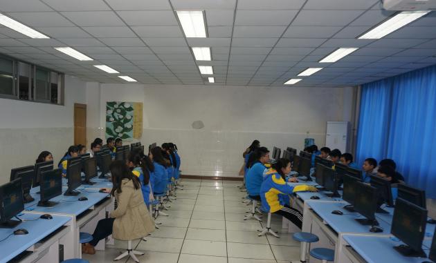 學(xué)生參加測評