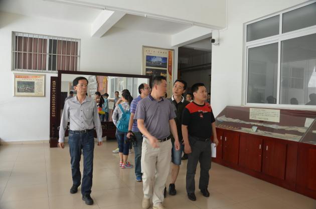 參觀地震紀(jì)念館