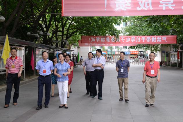 視察雙流中學考務工作