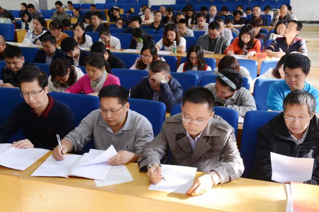 黨員們認真記錄