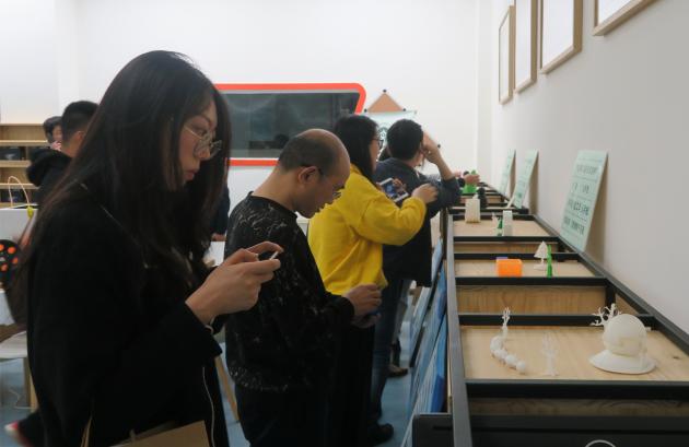 參訓(xùn)教師參觀雙流中學(xué)學(xué)生3D打印作品