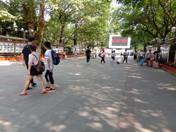  報(bào)道結(jié)束，參觀一下我們美麗的校園