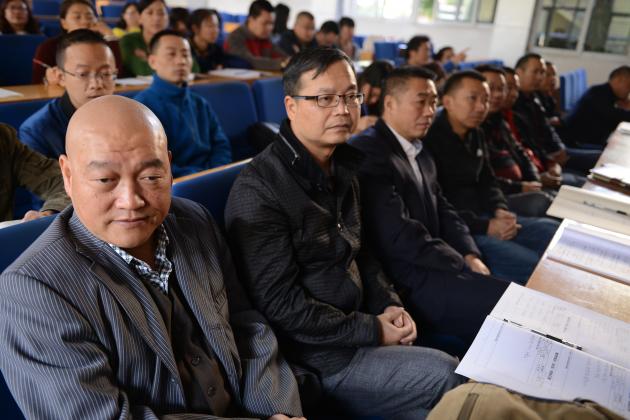 仔細聆聽，認真筆記