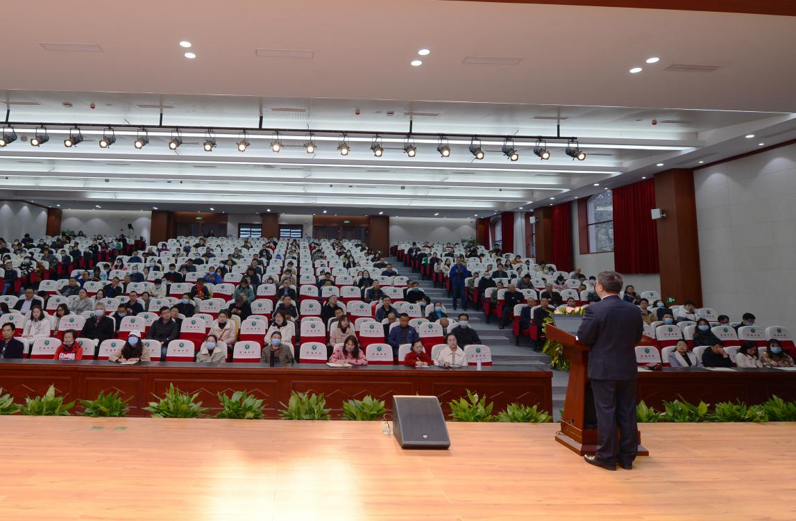 2021年2月26日上午，雙流中學(xué)召開全校教職工開學(xué)工作會(huì)