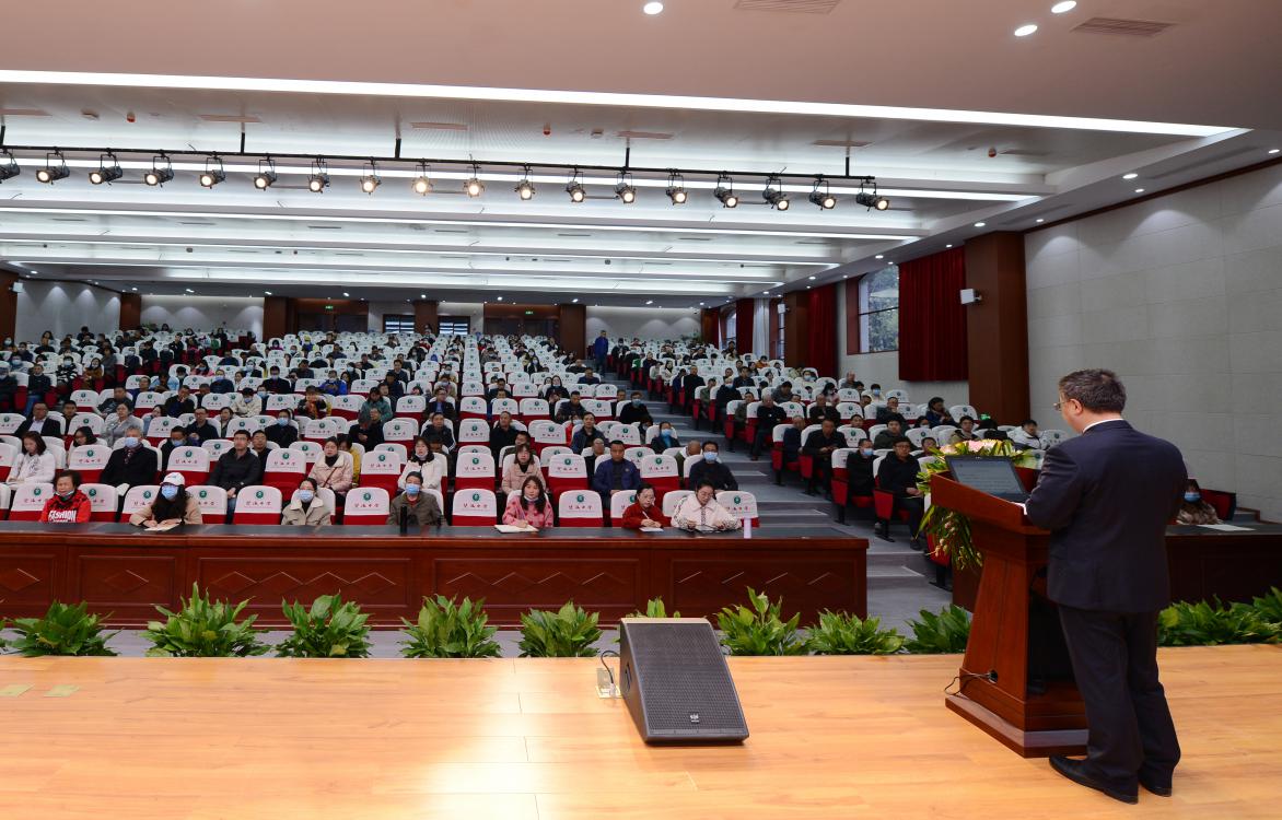 龍清明校長發(fā)言