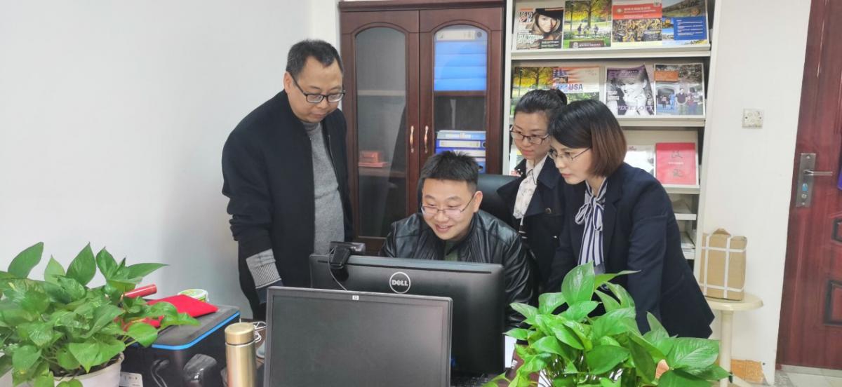 雙流中學(xué)英語(yǔ)學(xué)科教研組長(zhǎng)、成都市優(yōu)秀教師、優(yōu)秀班主任余曉冬老師審核指導(dǎo)本次培訓(xùn)相關(guān)材料