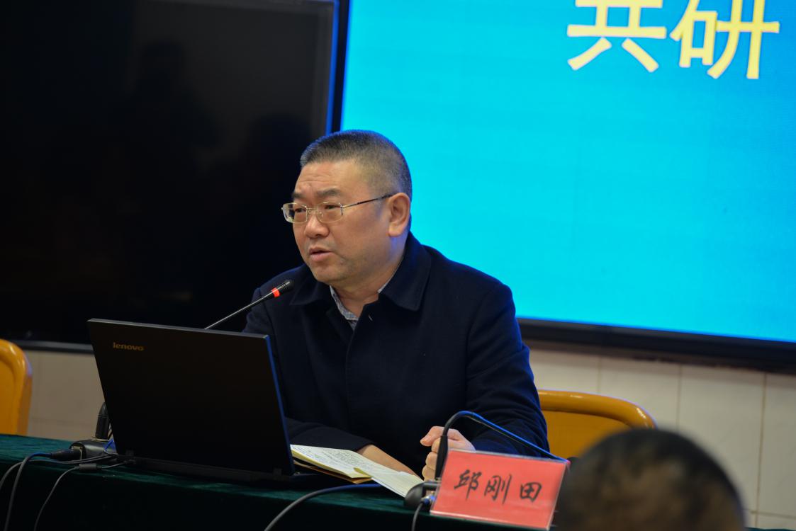 區(qū)教科院院長邱剛田對這次課題研究做指導(dǎo)