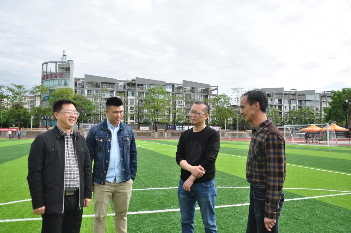 龍清明校長和區(qū)教育局領(lǐng)導關(guān)系場地設(shè)施保障