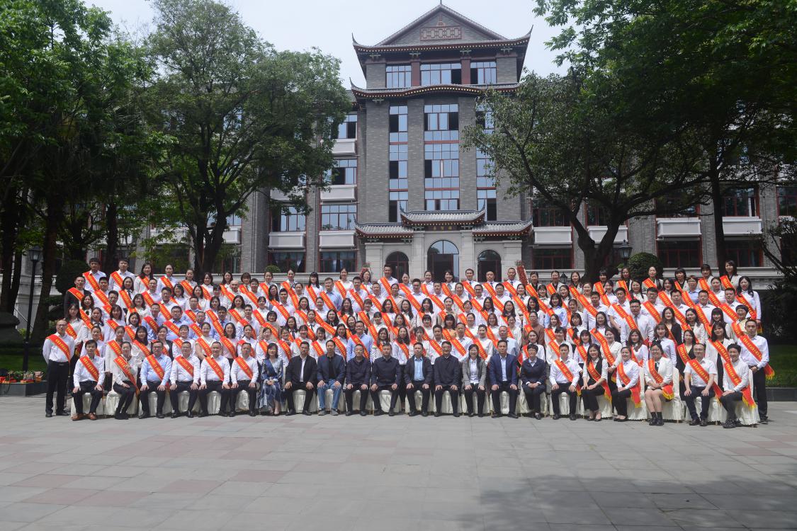 雙流區(qū)第十屆學科帶頭人合影