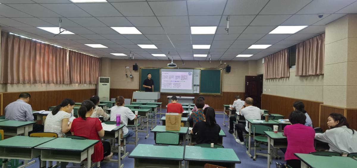 李紹奉老師做講座