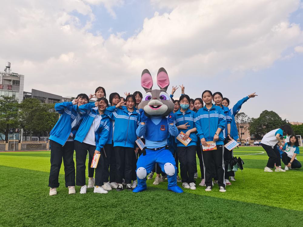 活動給大家?guī)砹藲g樂