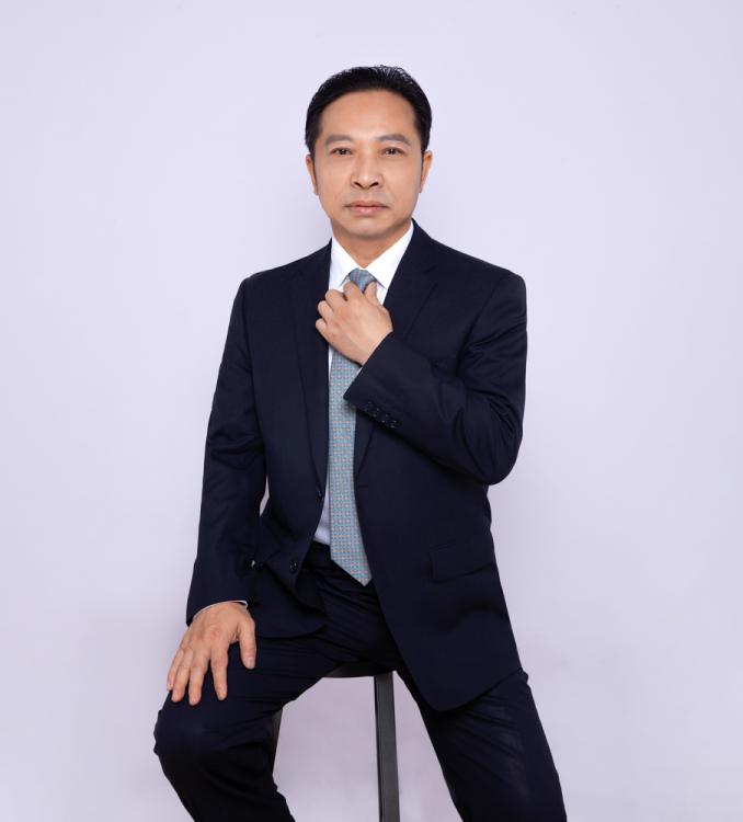 雙流中學(xué)工會(huì)主席 田明建