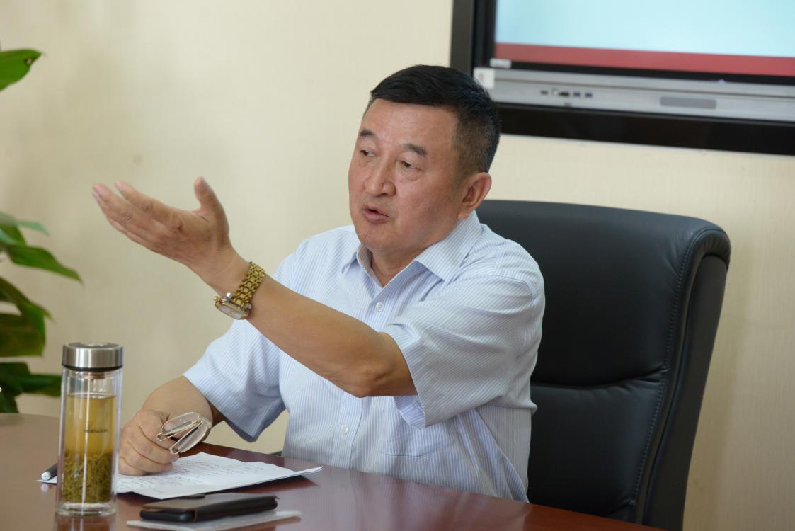 雙流中學退休老校長任鳴鐘發(fā)言