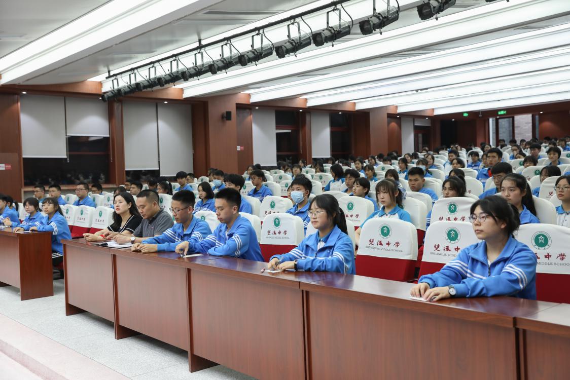 2021年6月10日晚，校團(tuán)委于叢桂廳舉辦了2020—2021學(xué)年社團(tuán)總結(jié)表彰大會(huì)暨主席團(tuán)換屆選舉活動(dòng)。