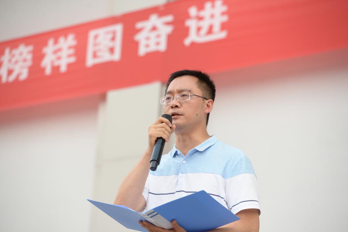 副校長(zhǎng)杜江濤再次強(qiáng)調(diào)常規(guī)，鼓舞士氣