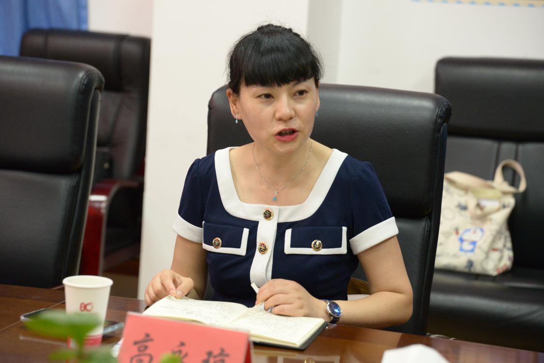 名師工作室管理辦高永瓊老師對學(xué)員提出要求