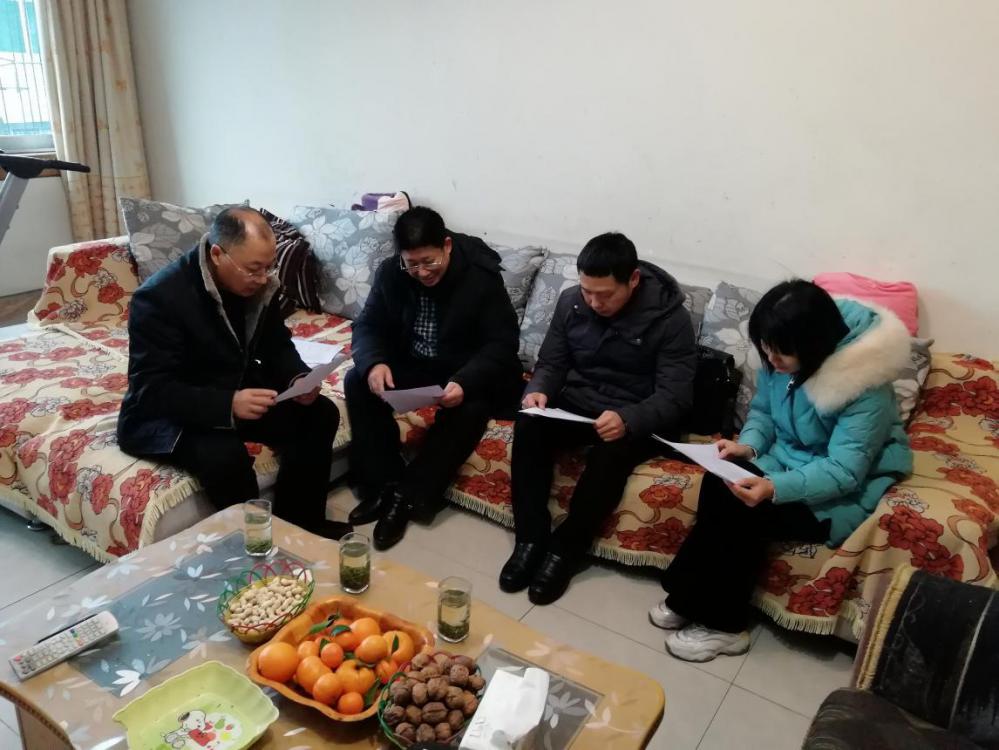 鄧?yán)蠋熂以L照片