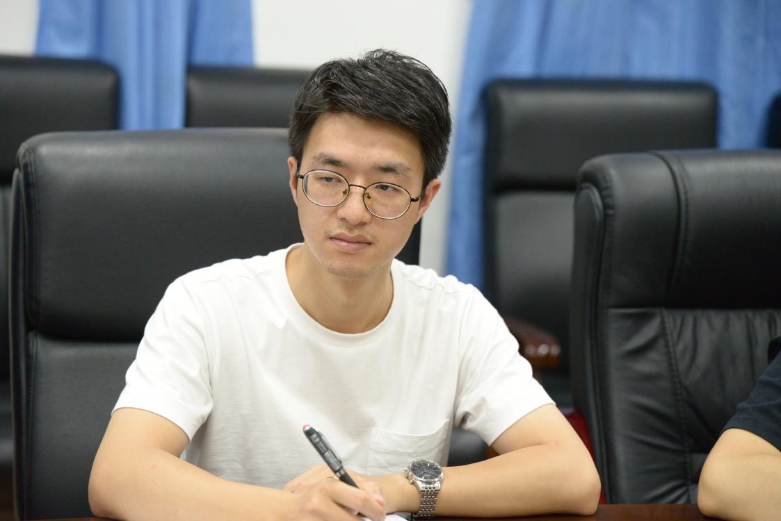 余曉冬班主任工作室成員——嚴(yán)曉港