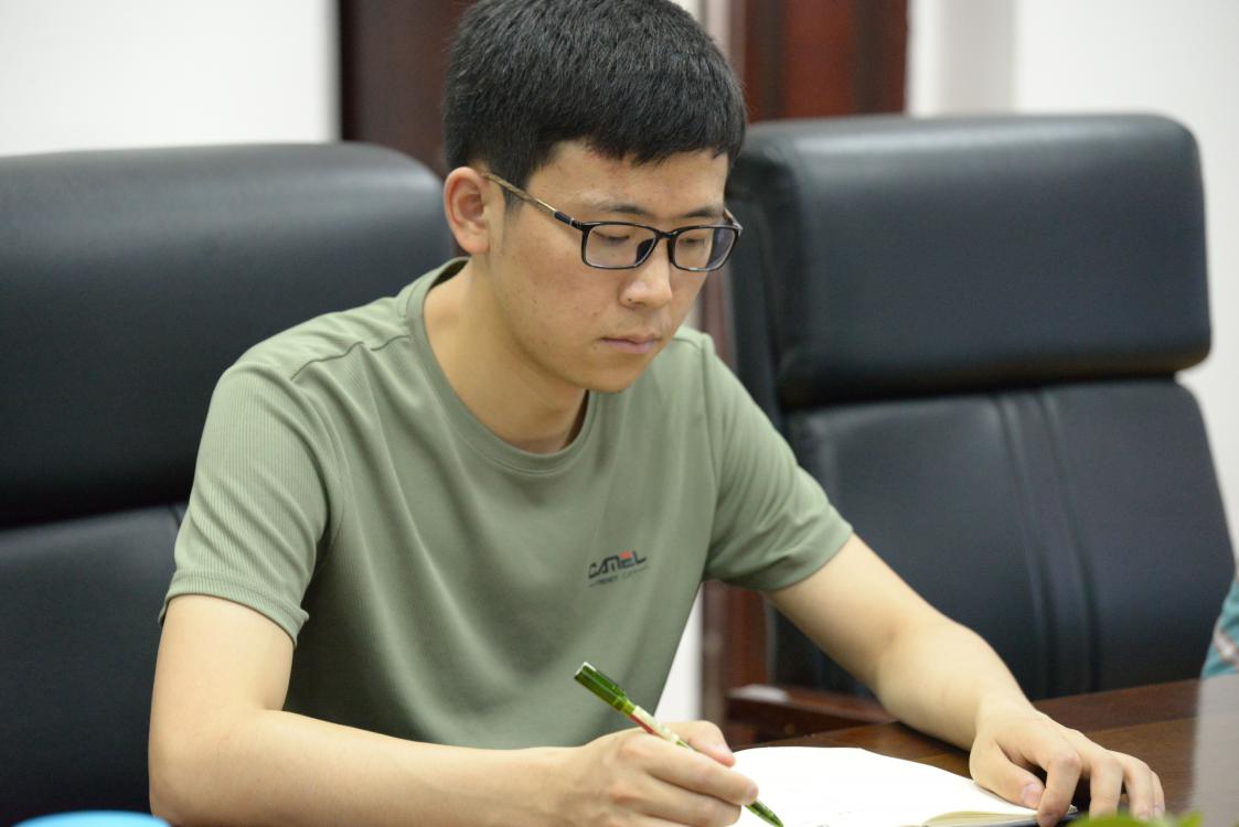 余曉冬班主任工作室成員——楊毅