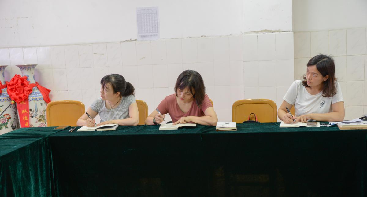 工作室成員討論了工作室的要求與紀(jì)律