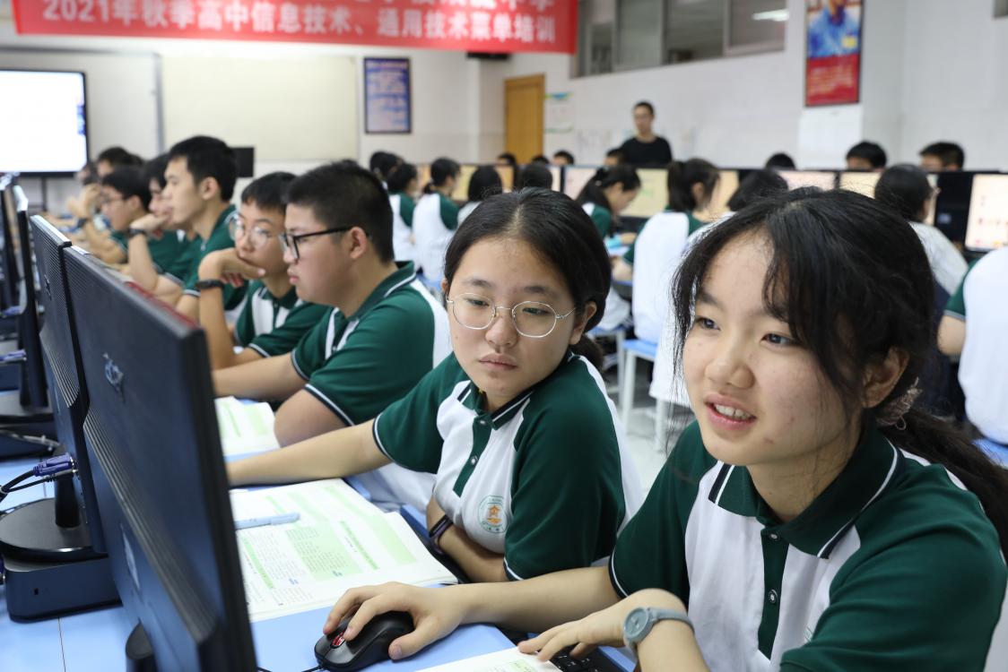 圖2賀其備老師的課堂