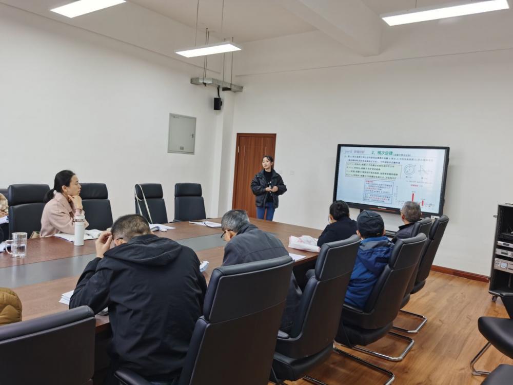 圖2楊欽老師交流